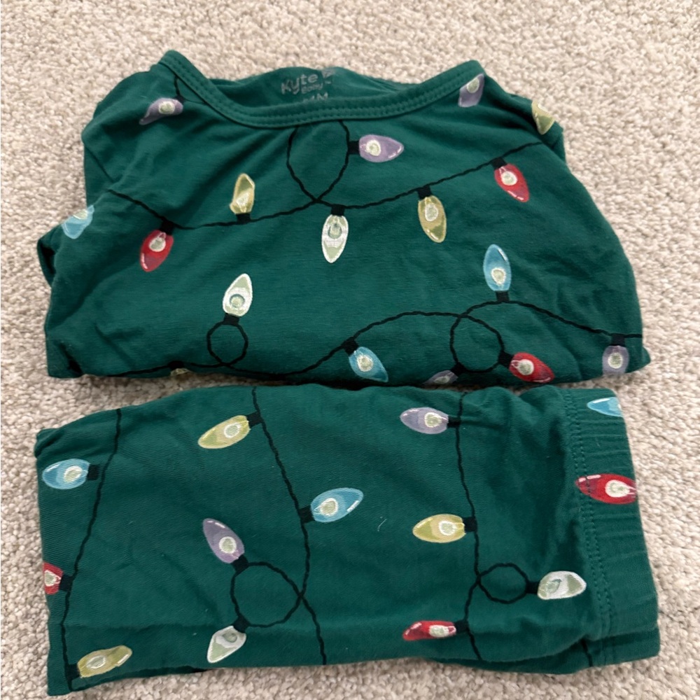 Kyte BABY Green Pajama Set with Colorful Light Accents